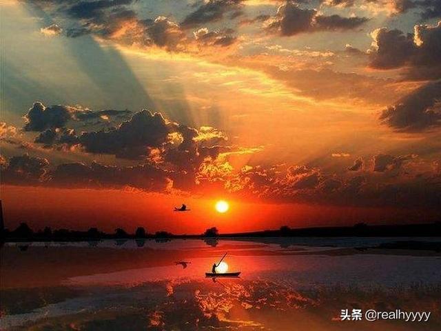 落霞与孤鹜齐飞什么意思(落霞与孤鹜齐飞 下一句)