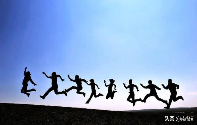 青春励志正能量广播稿100字（青春励志正能量广播稿100字开头）